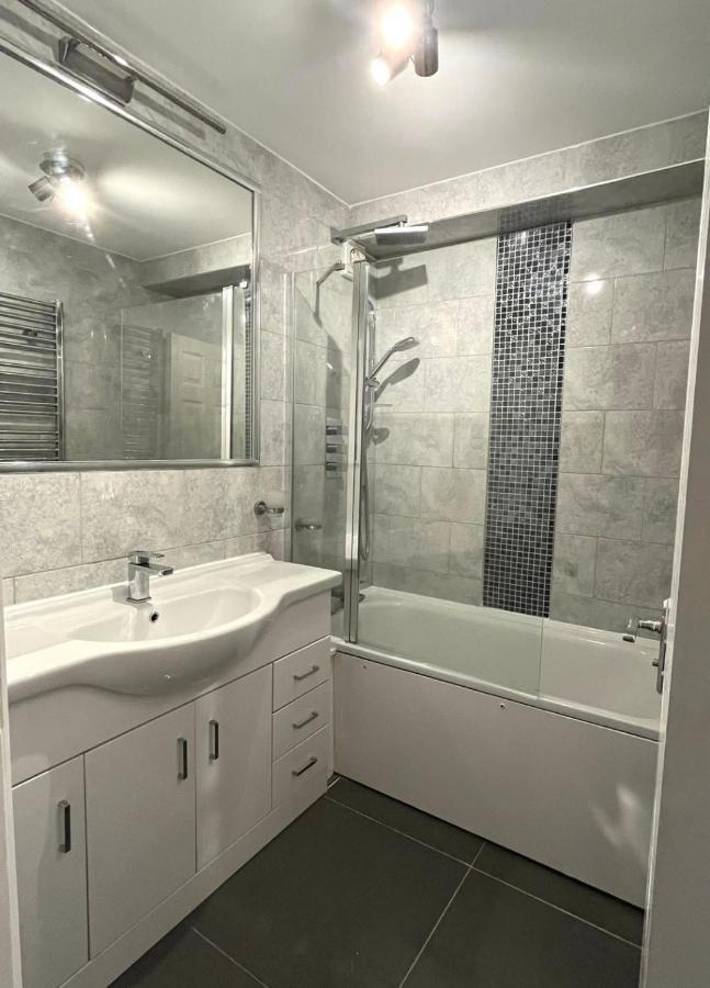 Modern Stylish Two Bedroom Apartment Beckenham